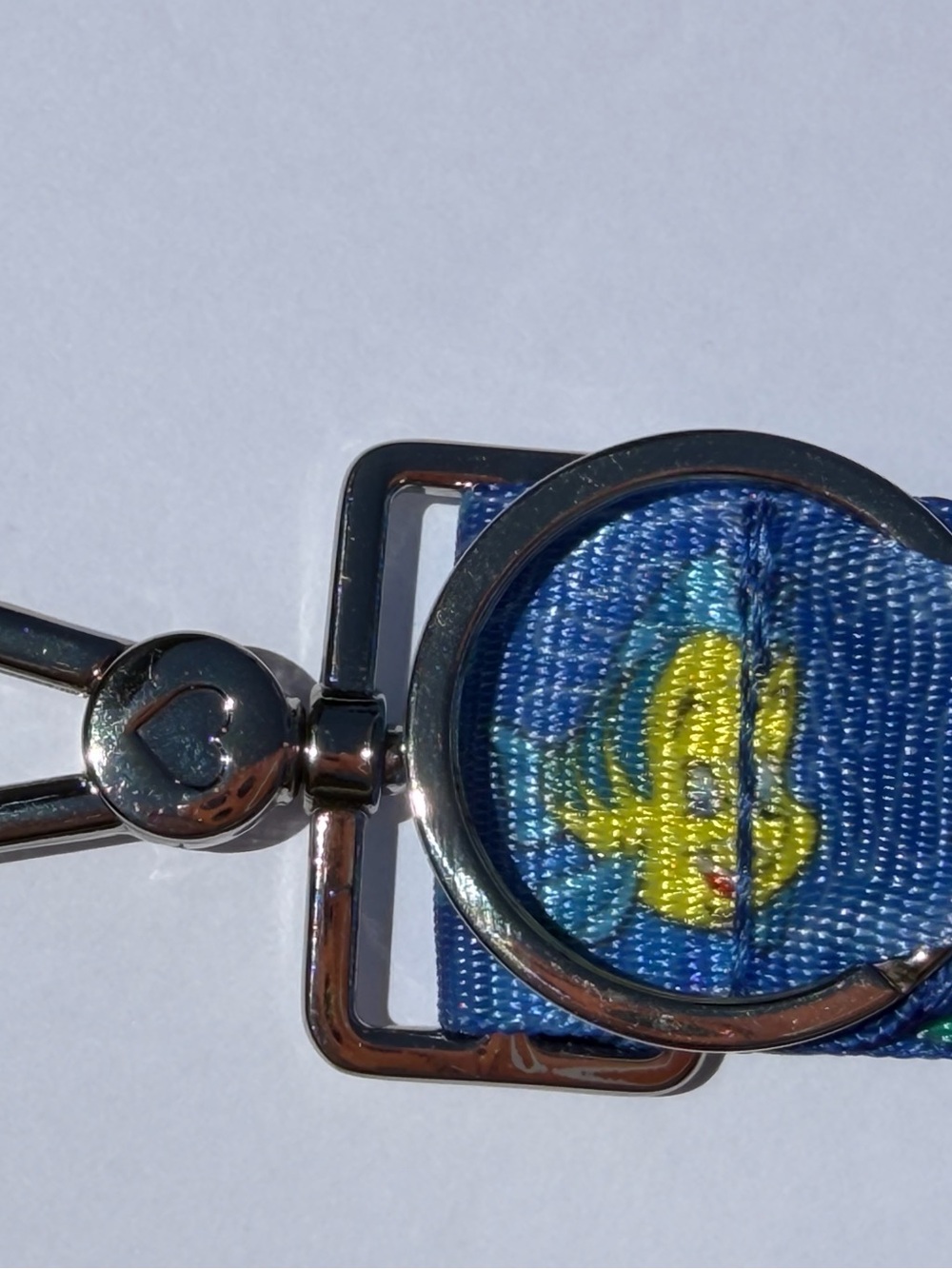 Harveys Seatbelt The Little Mermaid Ariel & Flounder Click N Go CNG Keychain - Picture 7 of 14